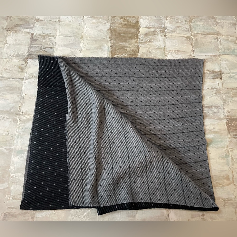 Pretty Persuasions Gray and Black reversible Scarf